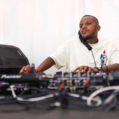 Kabza De Small & MDU aka TRP ft. Young Stunna – Ugogo Mp3 Download